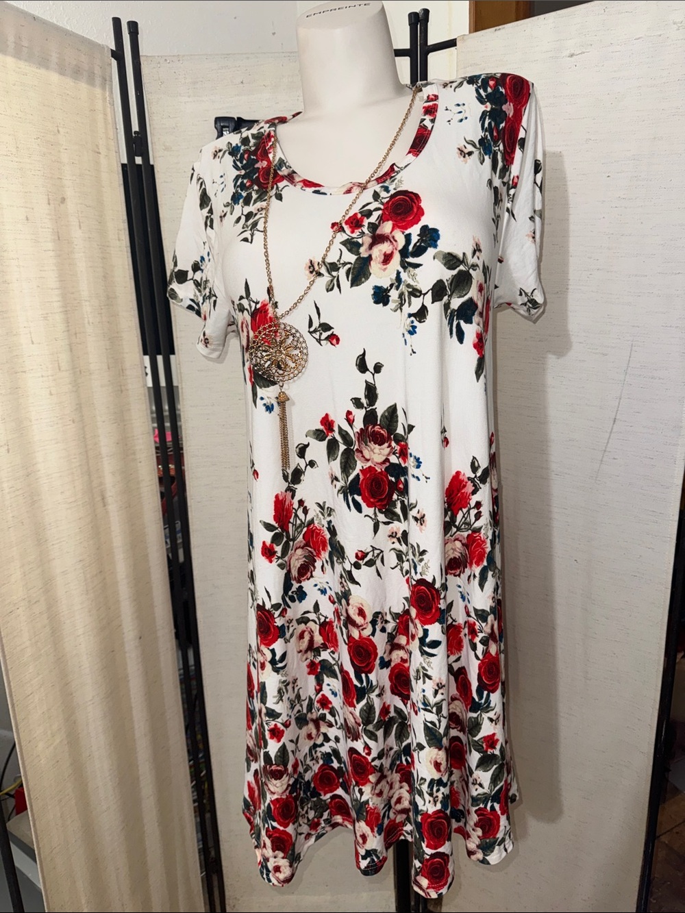 NWT SOFT Floral 1x Jersey Knit Dress w Necklace